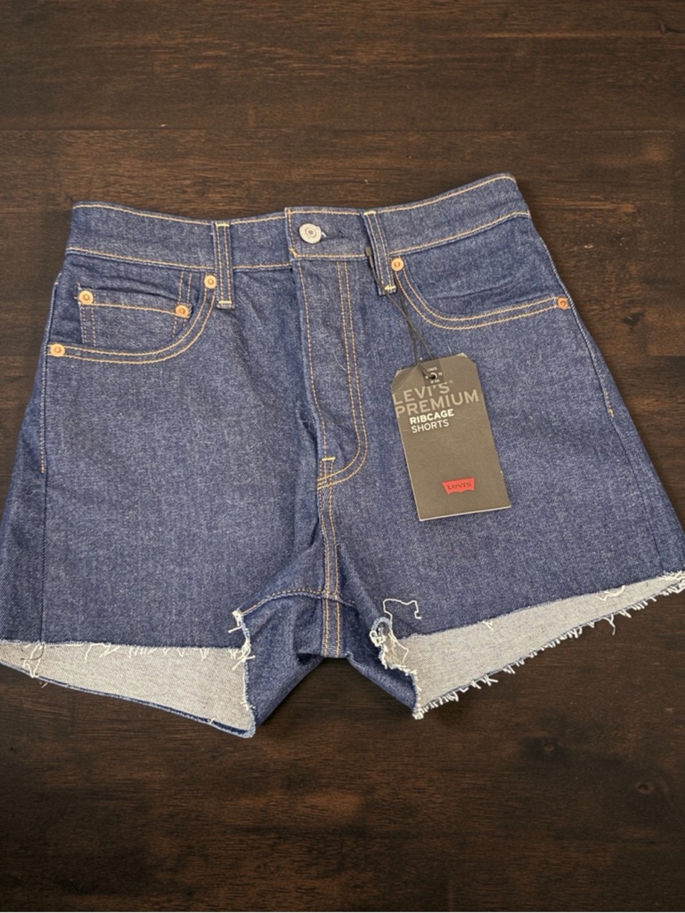 NEW WITH TAGS LEVI’S RIBCAGE BACK POCKET FRINGE DARK WASH ULTRA HIGH RISE SHORTS